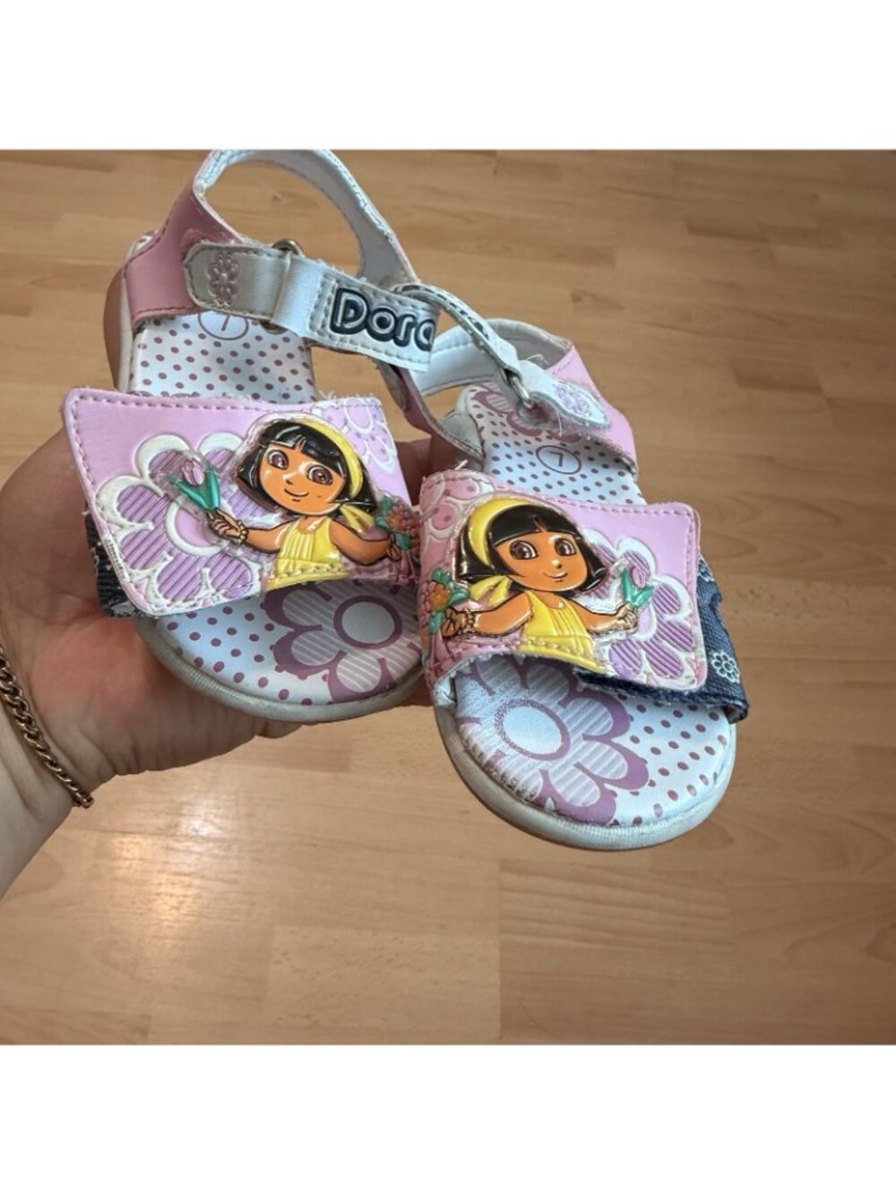 Y2K Dora The Explorer Girls Size 7 Sandals Pink White Floral Straps Slip On - Picture 3 of 7